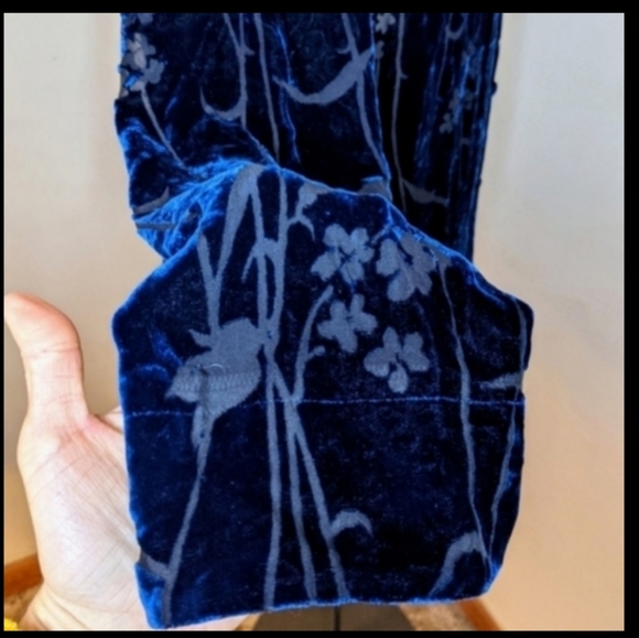 Yi Lin Vintage Silk Blend Burnout Velvet Button Down Blouse - Picture 4 of 7